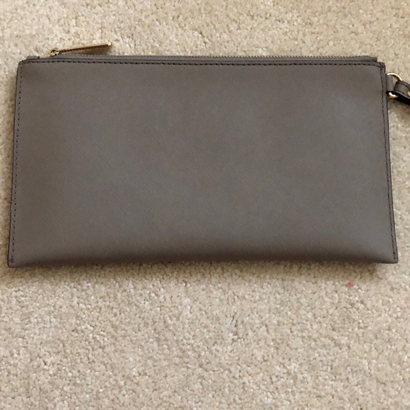Michael Kors wristlet/ Clutch - Picture 2 of 8